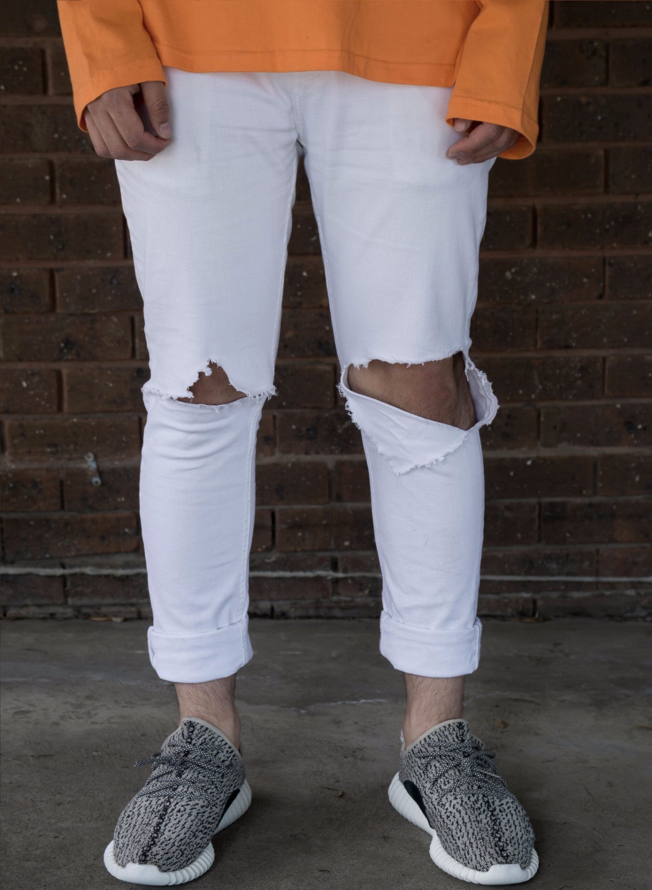 Season 2 White Skinny Jeans With Knee Blowout.