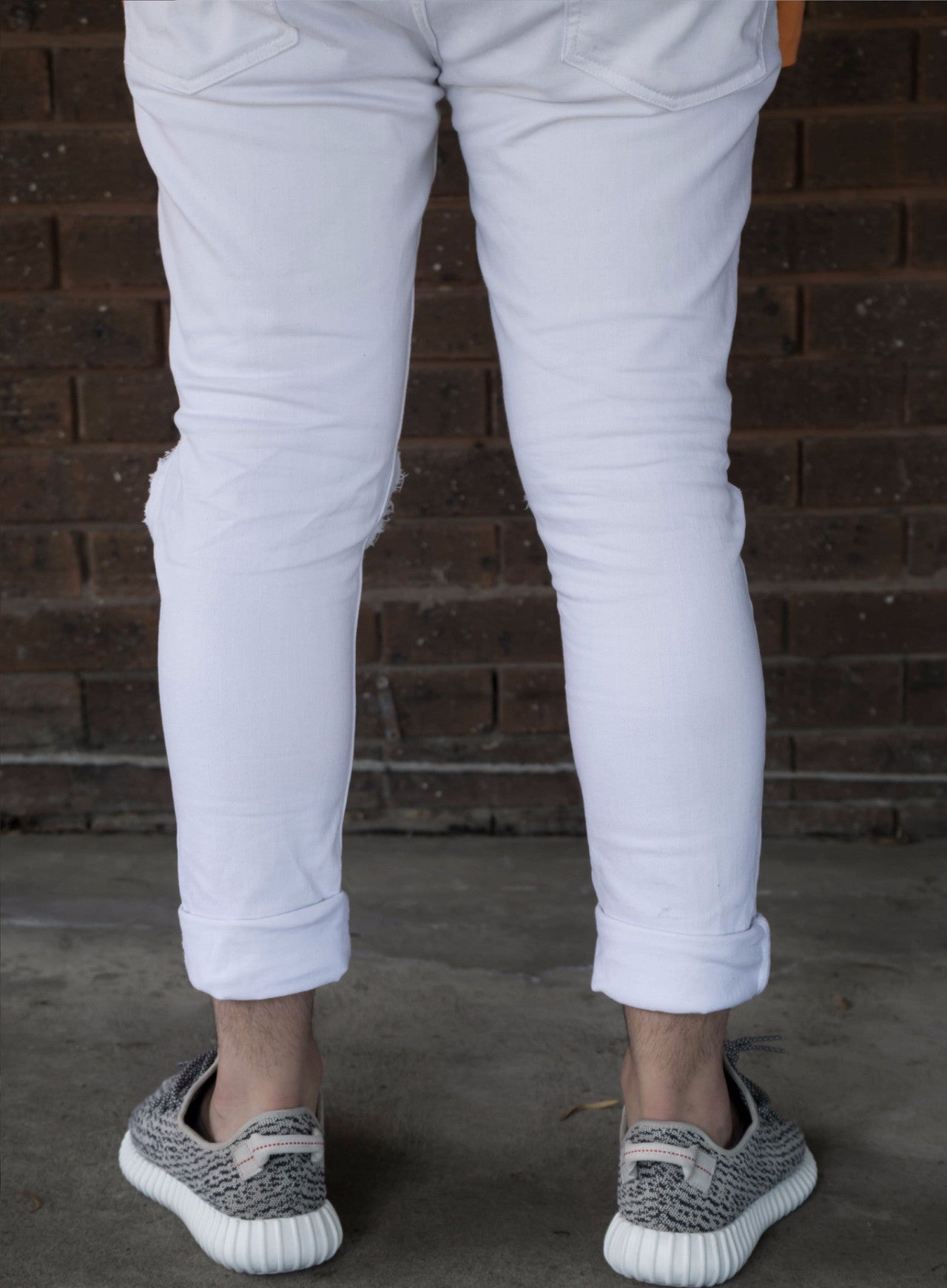 Season 2 White Skinny Jeans With Knee Blowout.